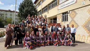 Afyonkarahisar'da 40 yıllık buluşma : Mezunlar öğrencilik yıllarına döndü