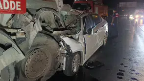 Antalya'da otomobil tankere çarptı : 1 ölü