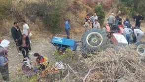Manisa'da traktör devrildi: 2 kişi hayatını kaybetti