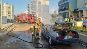 Hatay İskenderun'da otomobil alev alev yandı
