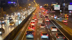 İstanbul'da trafik yoğunluğu neden bu kadar arttı ve hangi bölgelerde etkili oldu?