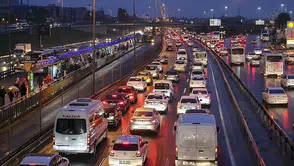 İstanbul'da Akşam Saatlerinde Trafik Yüzde 83'e Ulaştı