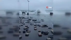 Bursa Mudanya'da Şiddetli Fırtına Denizle Karayı Birleştirdi