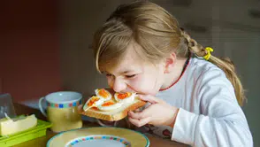 Çocukların beslenmesinde kahvaltının önemi nedir? Obezite riskini azaltmak için neler yapılmalı?