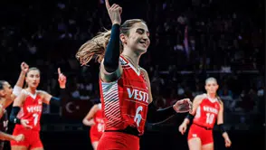 Saliha Şahin'den şampiyonluk açıklaması : İki kupayla kapattığımız için çok mutluyuz