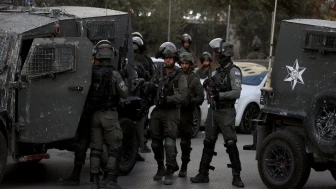 İsrail ordusu Batı Şeria'daki Balata Mülteci Kampı'na baskın düzenledi