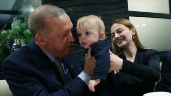 Cumhurbaşkanı Erdoğan, kafede vatandaşlarla buluştu