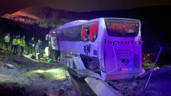 Yolcu otobüsü şarampole devrildi! Ölü ve yaralılar var