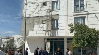 Adıyaman'da halatları kopan iskele devrildi: 2 işçi ağır yaralandı