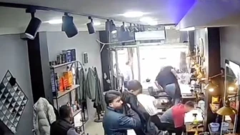 Arnavutköy'de deprem esnasında tıraş ettiği çocuğu omuzlayarak dışarı çıktı: O anlar kamerada!