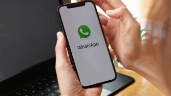 WhatsApp'a yeni özellik! Mesajlara çıkartmalarla tepki mi verilecek?