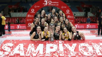 Fenerbahçe Medicana'yı yenen Vakıfbank, Sultanlar Ligi'nde şampiyon oldu