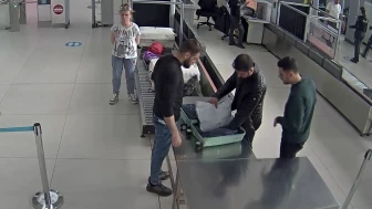 İstanbul Havalimanı'nda kaçakçılar suçüstü yakalandı!