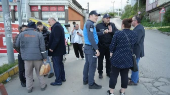 Samsun’da aynı bölgede ikinci heyelan! Vatandaşlar polis uyarılarına rağmen yola çıkmaya çalıştı
