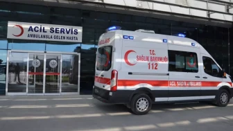 Adıyaman'da kum yüklü kamyon devrildi: 1 ölü