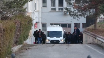 Tırın altında ezilen adam öldü!