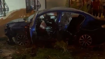 Mersin'de iki araç çarpıştı: 9 yaralı