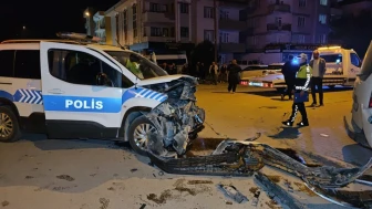Bursa'da zincirleme kaza: 2 polis memuru yaralandı