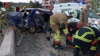 Hatay'da kontrolden çıkan otomobil kaldırıma çarptı: 4 kişi yaralandı
