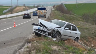 Yozgat'ta iki otomobil çarpıştı: 3 yaralı!