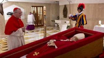 Papa'nın cenazesine Türkiye'den katılacak isim belli oldu