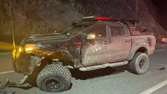 Hakkari'de 2 pikap çarpıştı