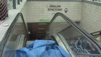 Ünalan Metro durağında facia: Yürüyen merdiven kırıldı