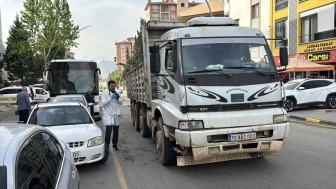 Kamyonun altında kalan 18 yaşındaki kız hayatını kaybetti!