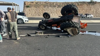 Mardin'de otomobil ile traktör çarpıştı: 3 yaralı