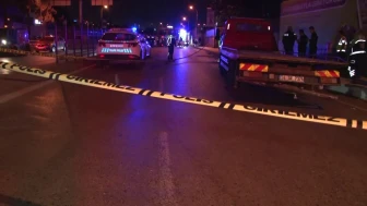 Kartal'da feci kaza! Otomobil kaldırıma çarparak sürüklendi