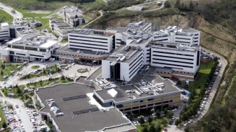 Kocaeli Üniversitesi'nde bir bina çatlaklar nedeniyle boşaltıldı