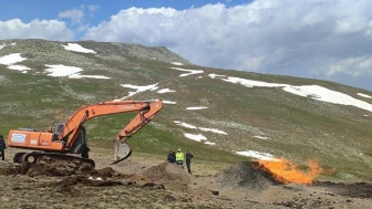 Doğal gaz borusuna yıldırım düştü, yangın çıktı!
