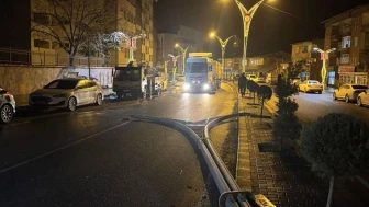 Hakkari'de şiddetli rüzgar nedeniyle evlerin çatıları uçtu, seralar zarar gördü