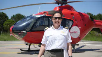 Türkiye'nin tek kadın ambulans helikopter pilotu Müge Demiralın Ay: Bu işin cinsiyeti yok!