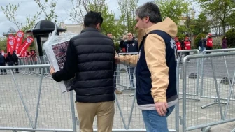 Kadıköy’de 1 Mayıs’ta 'Turp ve şalgam' pankartına polis müdahalesi