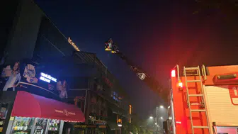 Beşiktaş'ta restoran yangını! Alevler teras katı sardı