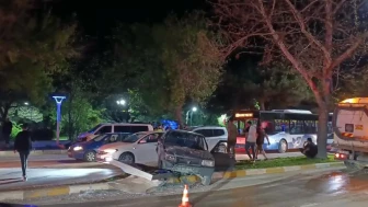 Elazığ’da zincirleme kaza! Üç otomobil çarpıştı: 2 yaralı