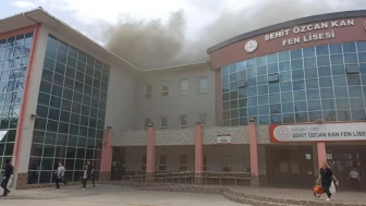 Kocaeli'de fen lisesinde yangın çıktı