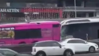 Beylikdüzü Haramidere'de iki metrobüs çarpıştı!