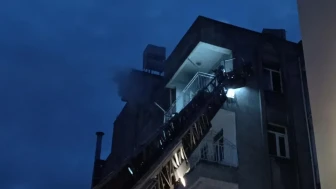 İnşaat işçilerinin kaldığı dairede yangın çıktı