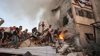 Katil İsrail, Gazze’ye hem karadan hem havadan saldırmaya devam ediyor!