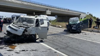 Aksaray'da araçlar hurdaya döndü, yaralılar yola savruldu!