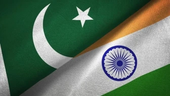 Hindistan, Pakistan'ın 3 havalimanını vurdu! Karşı saldırı gecikmedi!