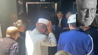 Usta sanatçıya son veda töreninde şok! Cenaze asansörde kaldı