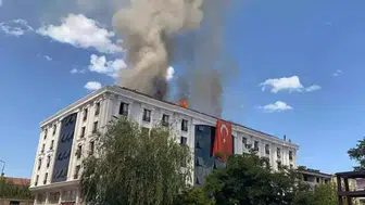Öğrenci yurdu alevlere teslim oldu