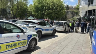 Sokak ortasında silahlar patladı!