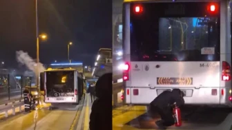 İstanbul'da metrobüs yangını: Seyir halindeyken alev aldı!