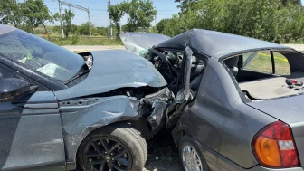Balıkesir'de cip ile otomobil çarpıştı: 1 ölü, 2 yaralı!