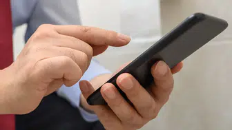 Tuvalette telefonla vakit geçirenler dikkat! İşte sebep olduğu hastalık...