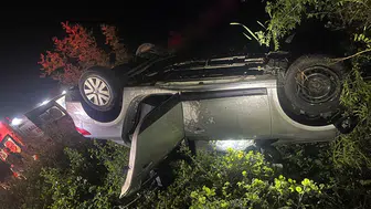 Samsun’da otomobil tarlaya devrildi